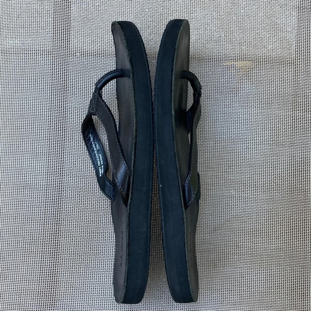 EUC L.L. Bean Black Leather Women’s flip flops size 9